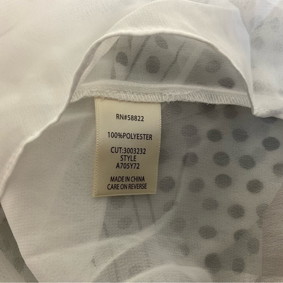 Max Studio White and Black Patterned Blouse - Picture 9 of 9